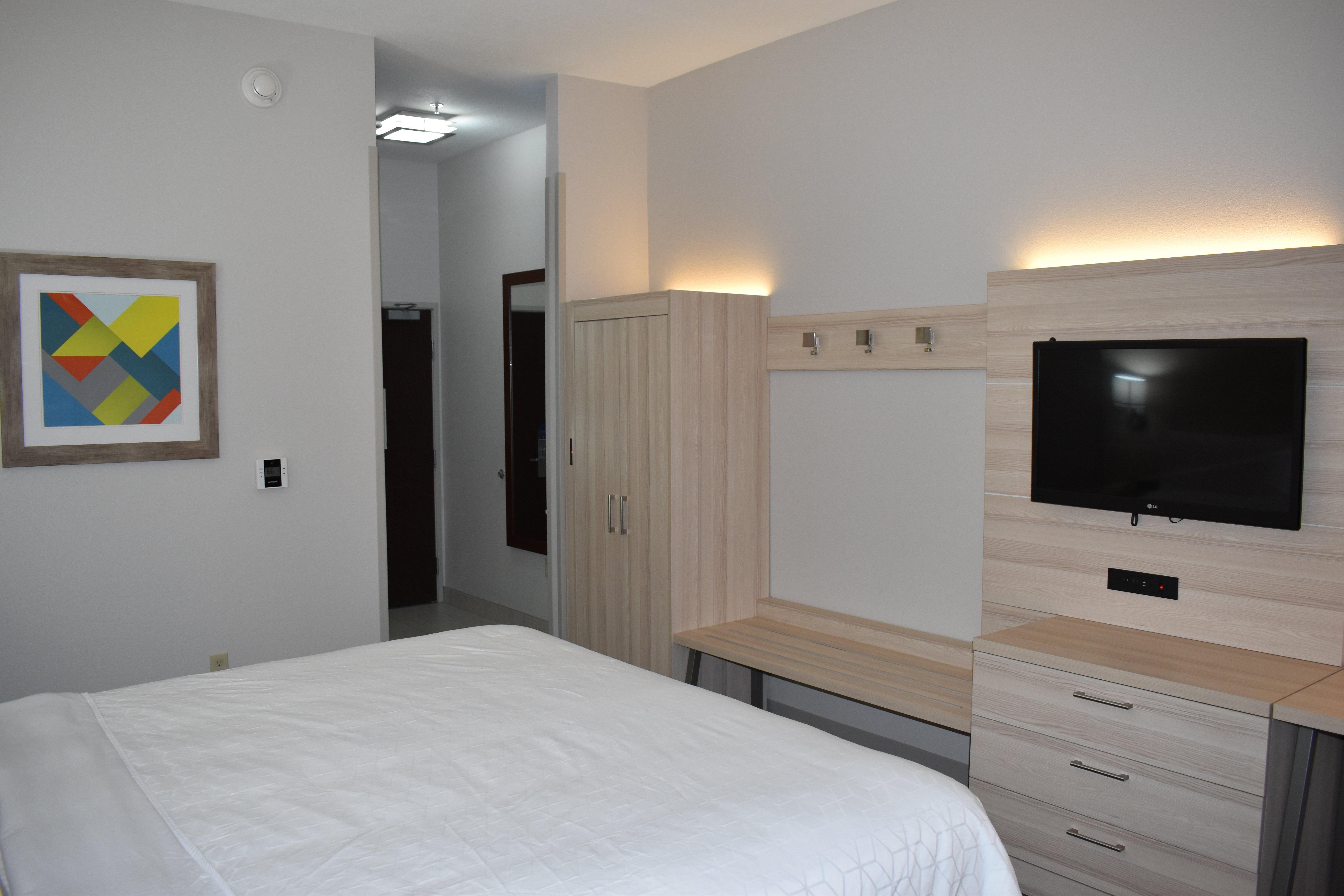 Holiday Inn Express Hotel & Suites Mcpherson By Ihg Extérieur photo