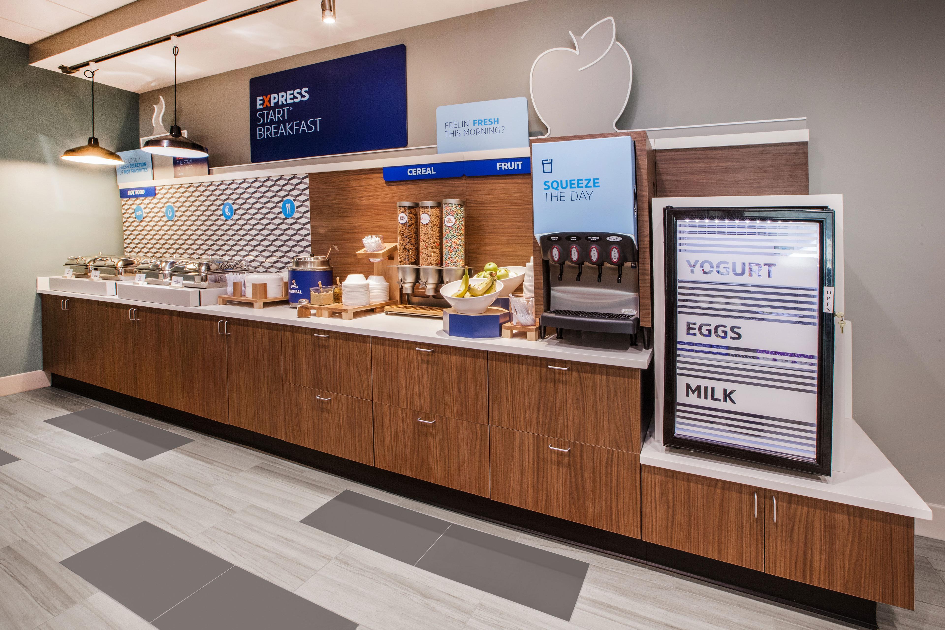 Holiday Inn Express Hotel & Suites Mcpherson By Ihg Extérieur photo