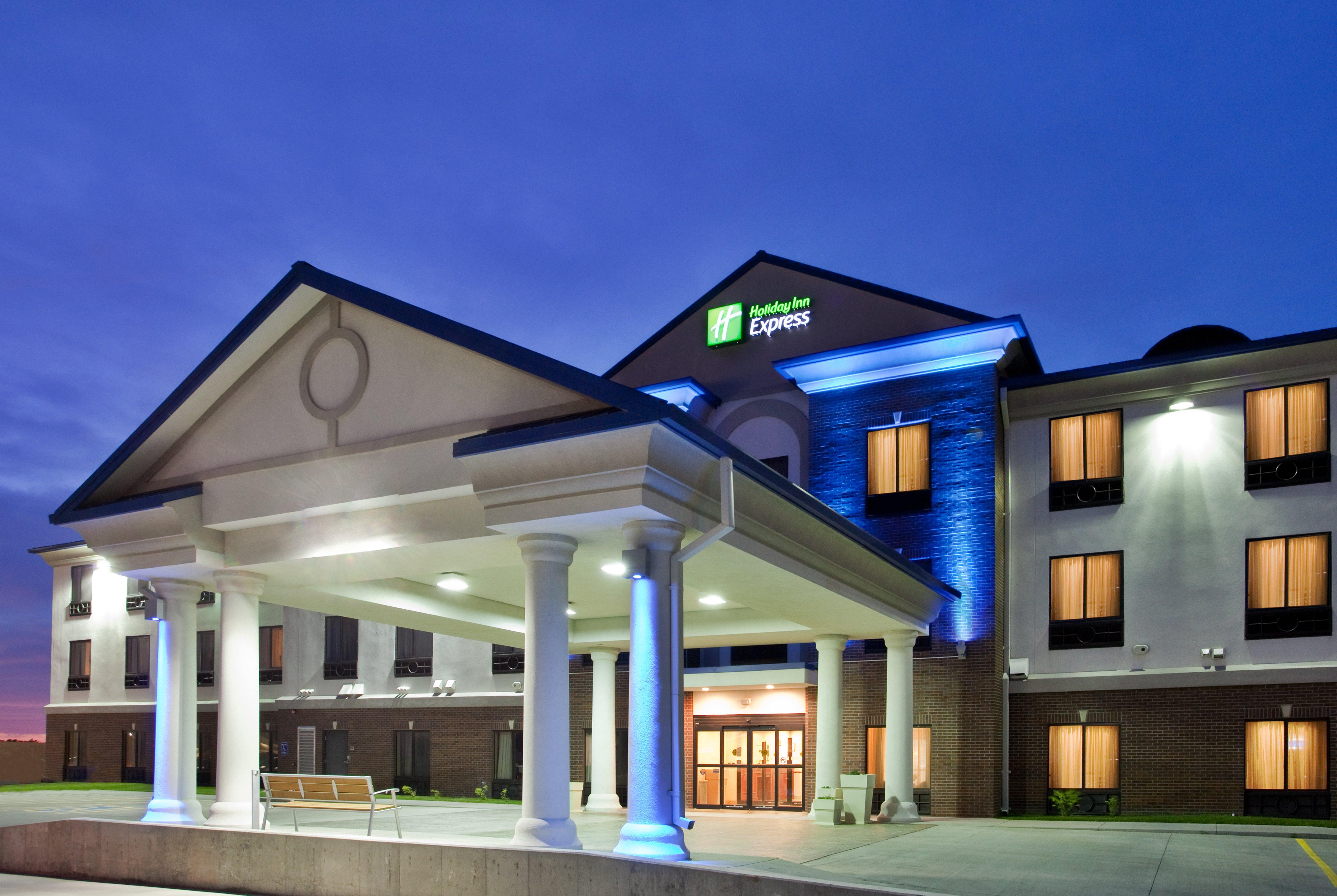 Holiday Inn Express Hotel & Suites Mcpherson By Ihg Extérieur photo