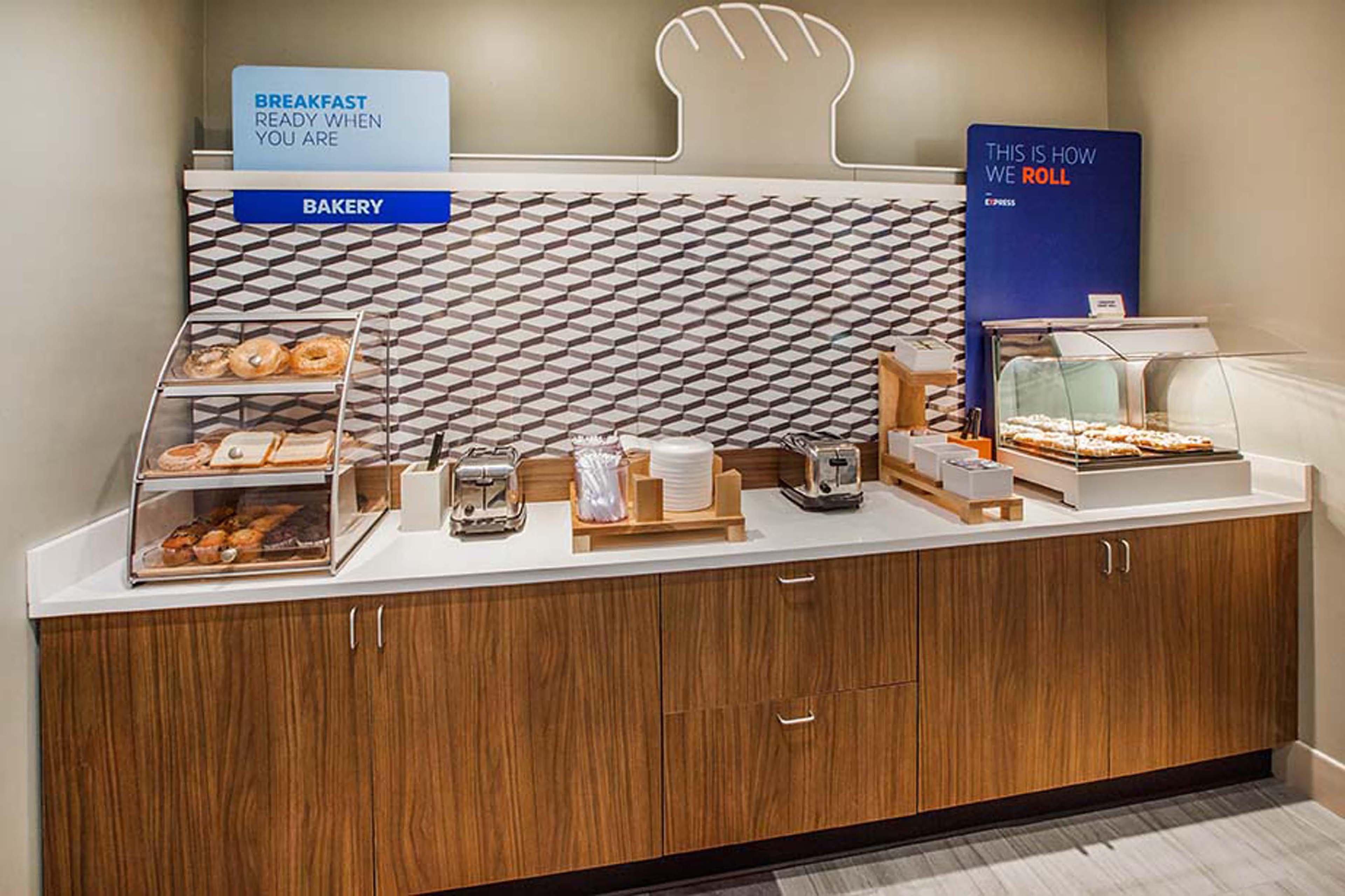 Holiday Inn Express Hotel & Suites Mcpherson By Ihg Extérieur photo