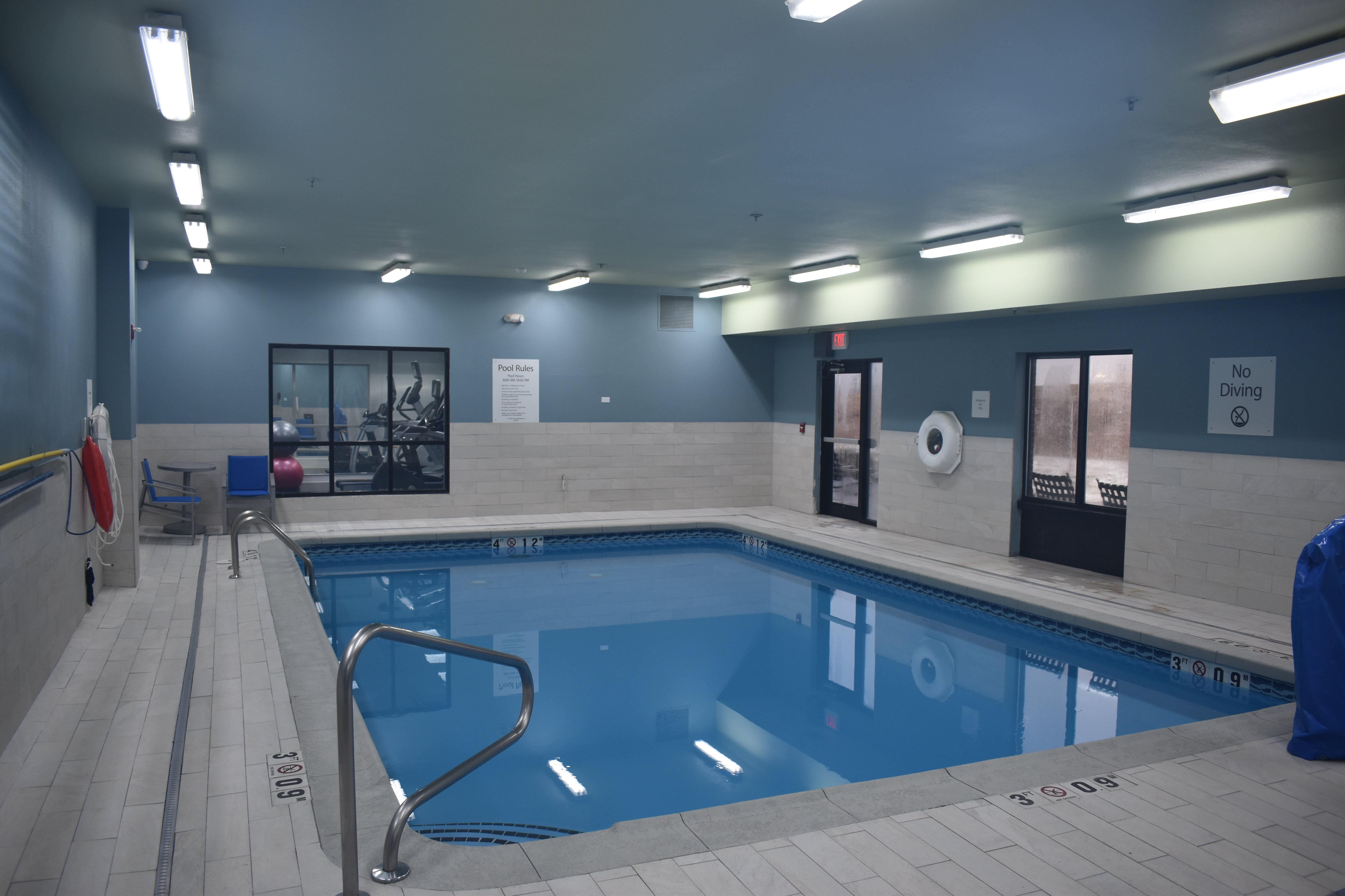 Holiday Inn Express Hotel & Suites Mcpherson By Ihg Extérieur photo