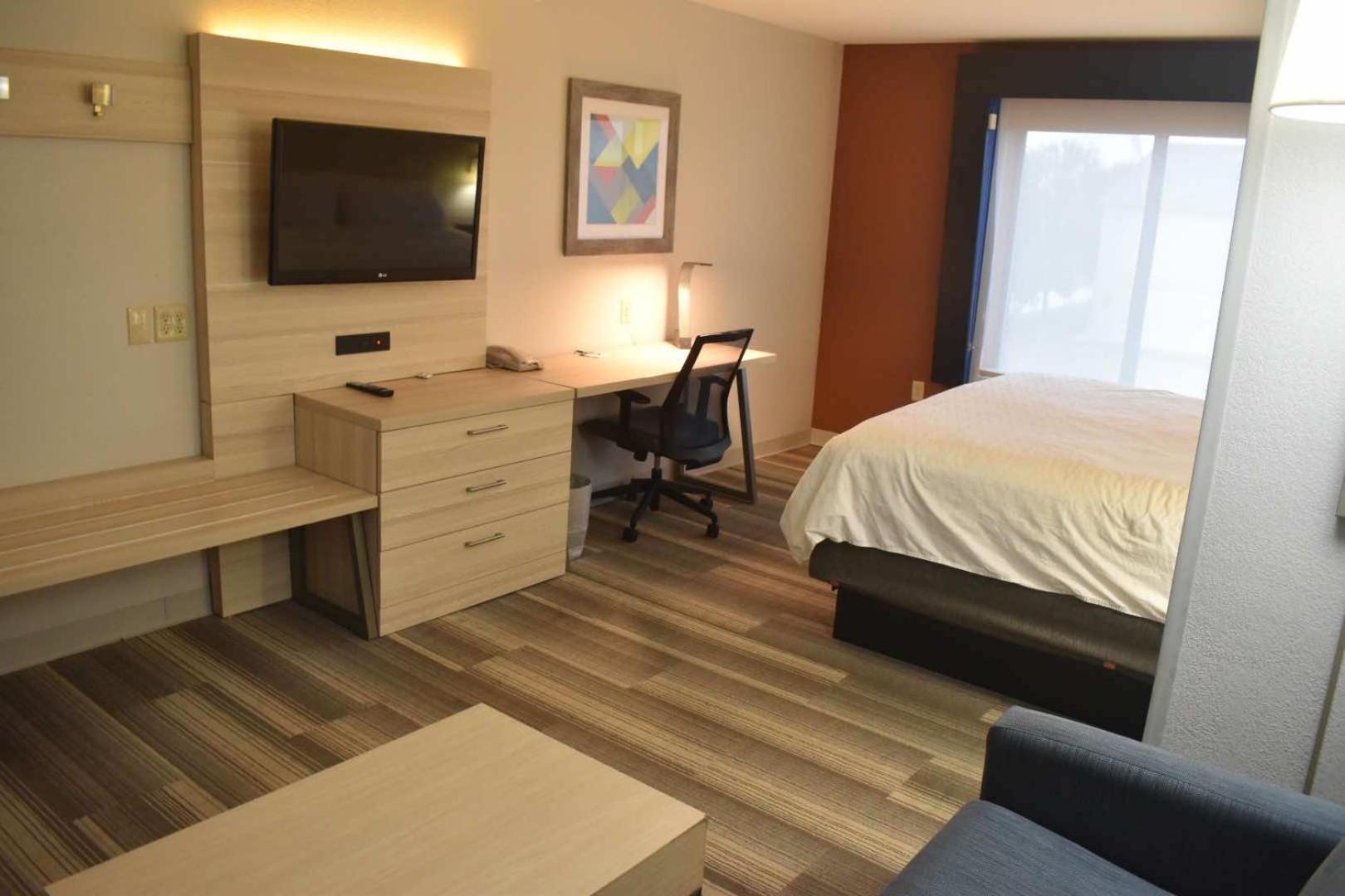 Holiday Inn Express Hotel & Suites Mcpherson By Ihg Extérieur photo