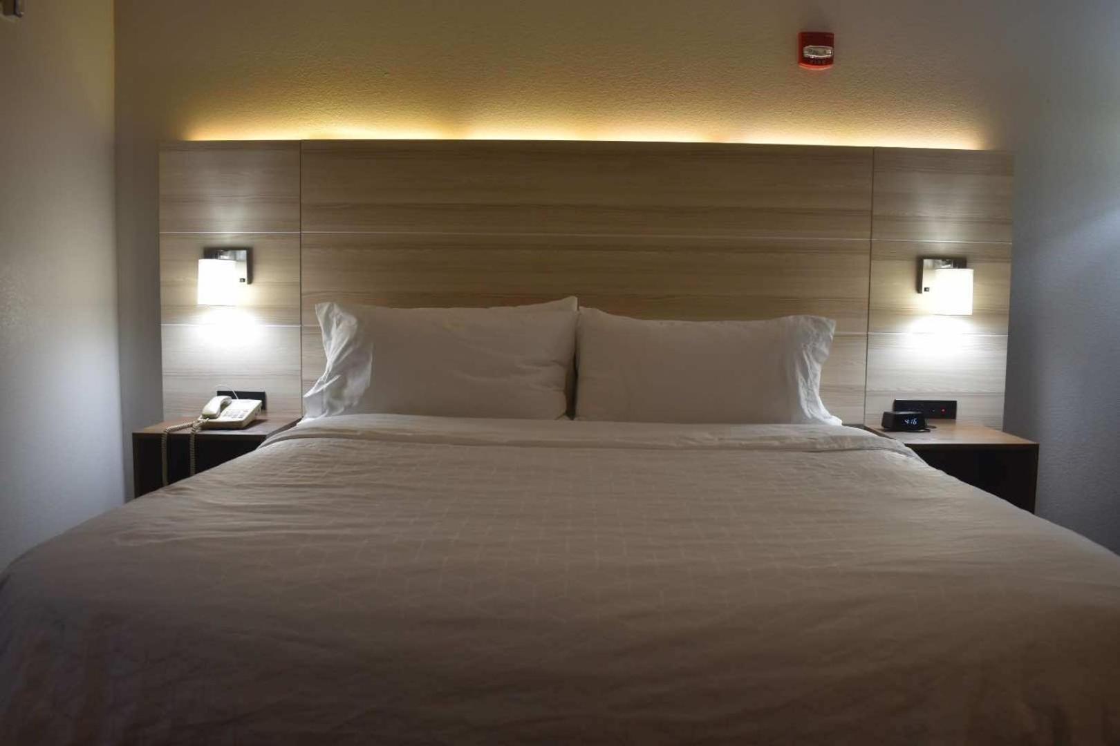 Holiday Inn Express Hotel & Suites Mcpherson By Ihg Extérieur photo