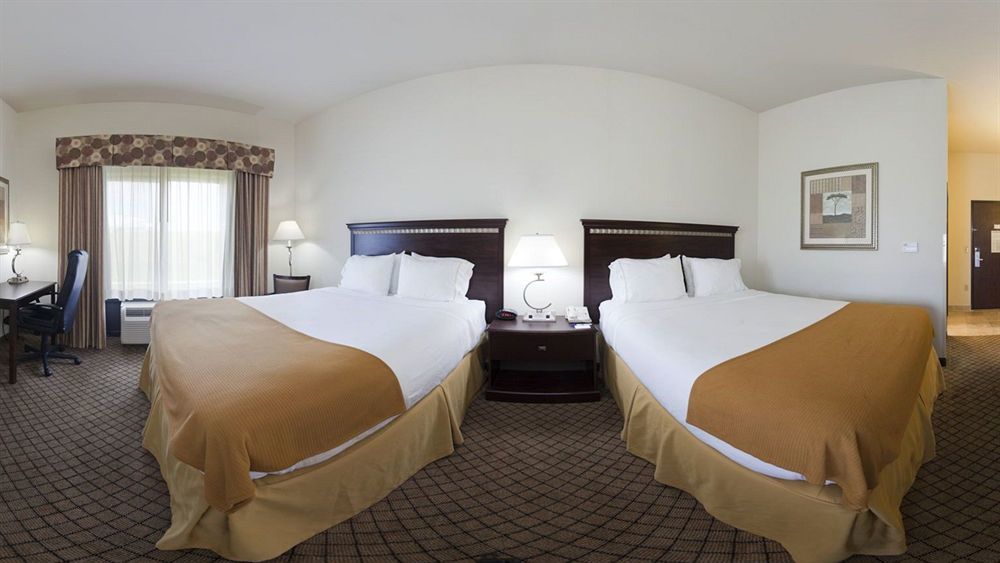 Holiday Inn Express Hotel & Suites Mcpherson By Ihg Extérieur photo