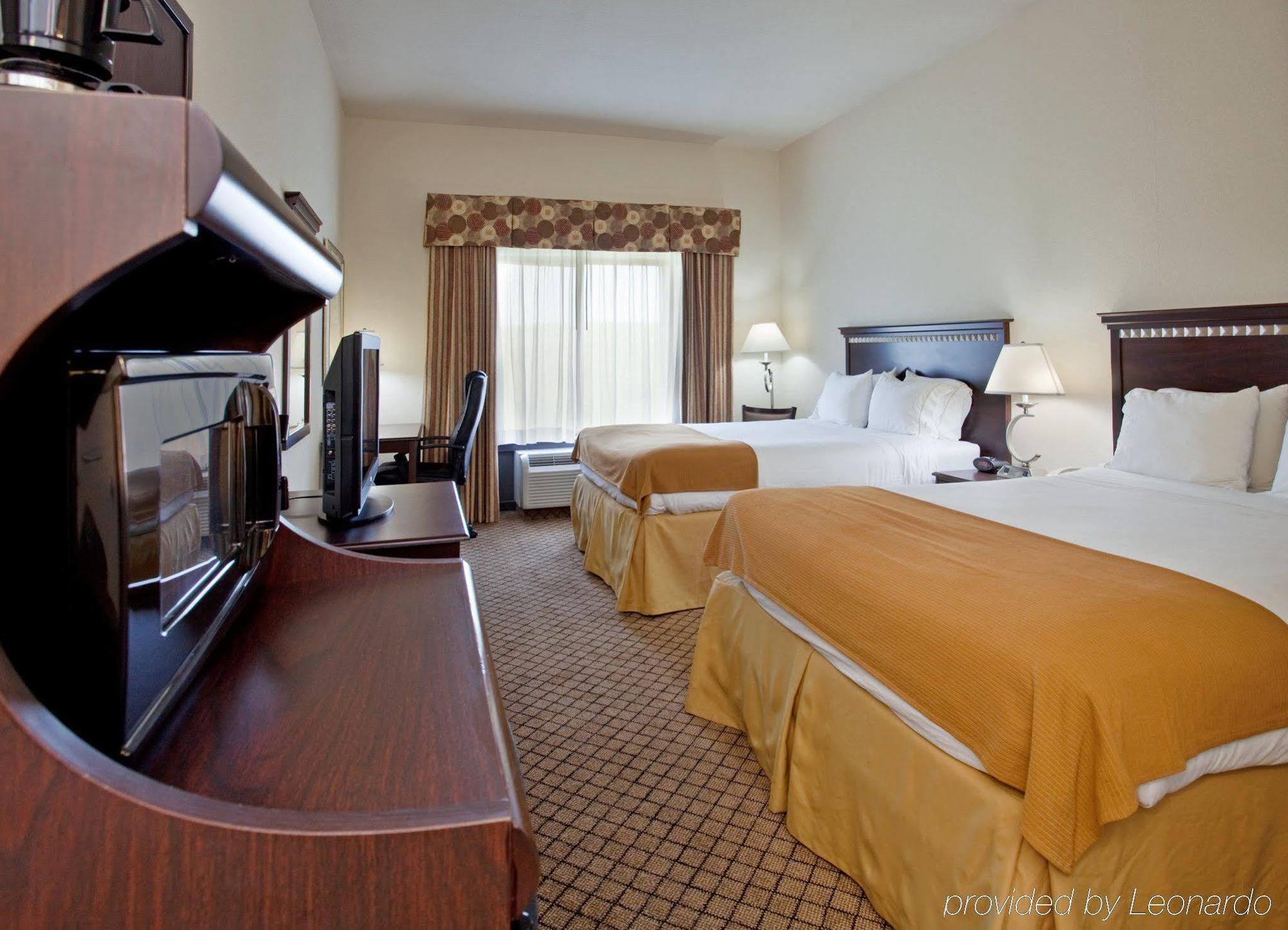 Holiday Inn Express Hotel & Suites Mcpherson By Ihg Chambre photo