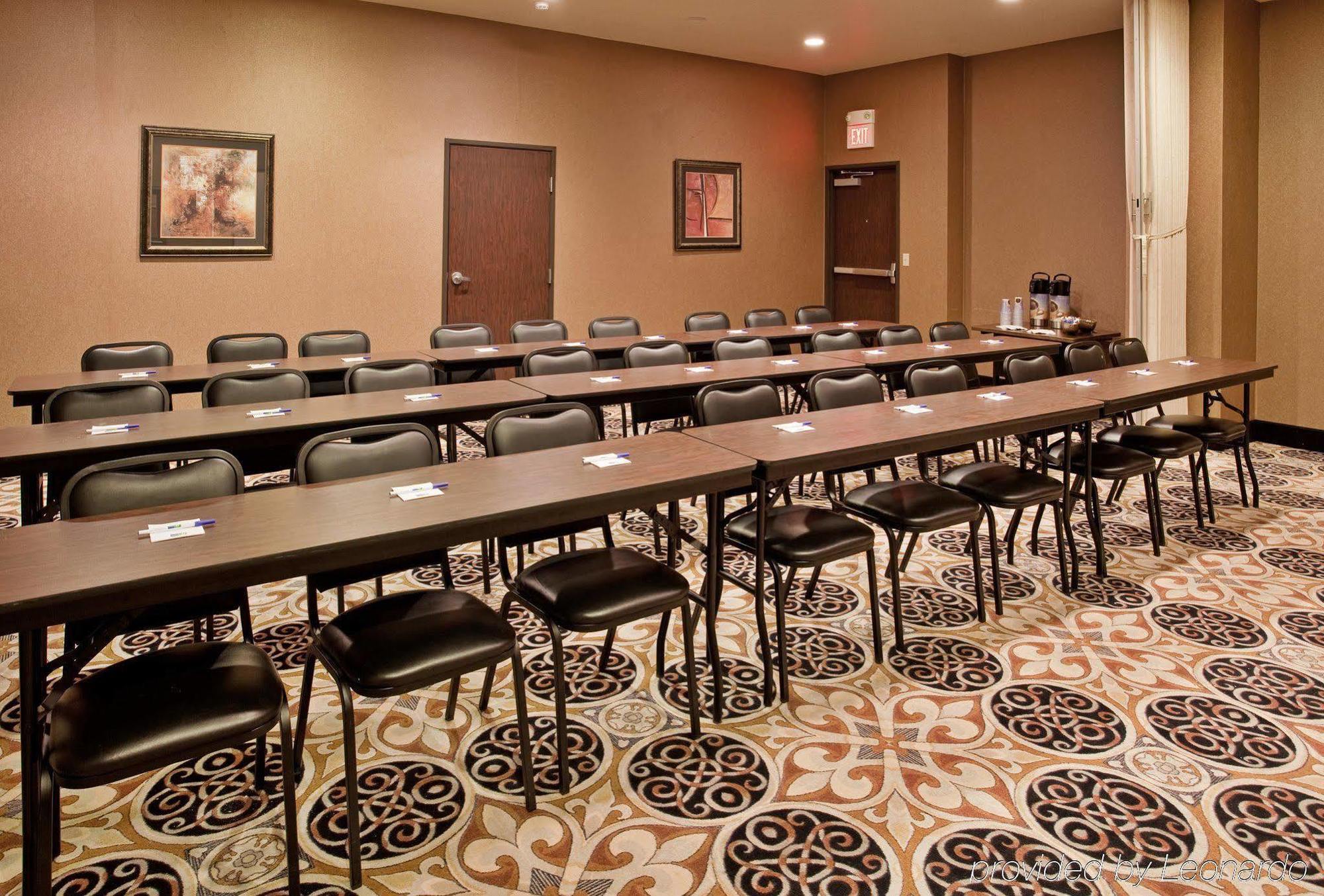 Holiday Inn Express Hotel & Suites Mcpherson By Ihg Facilités photo