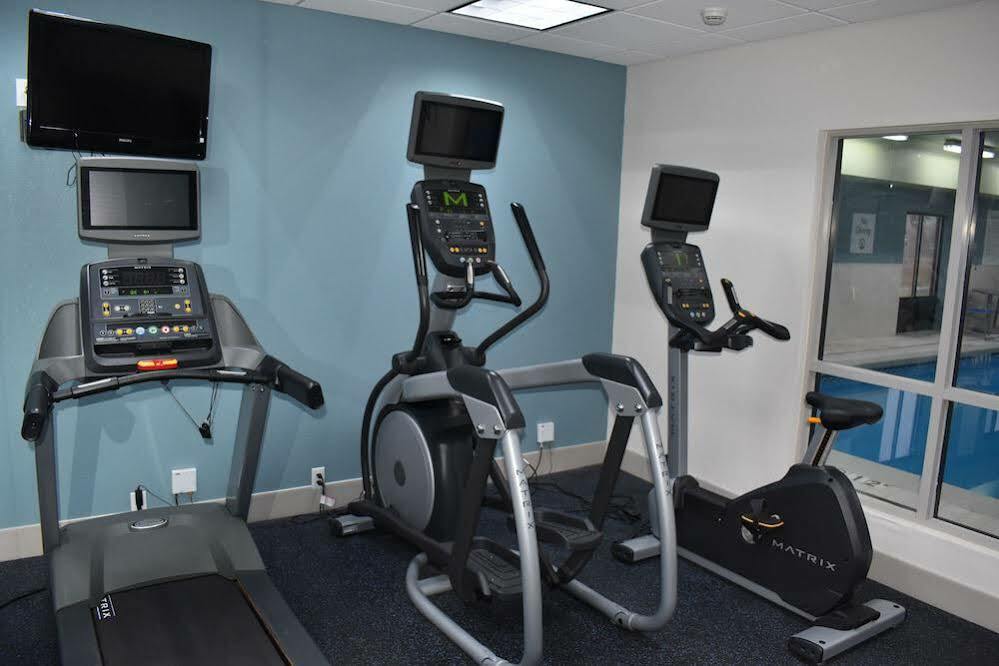 Holiday Inn Express Hotel & Suites Mcpherson By Ihg Extérieur photo